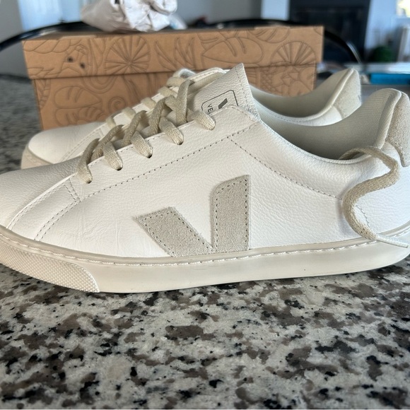 Veja Kids White/ Cream Sneaker Sz 7 - Picture 7 of 12